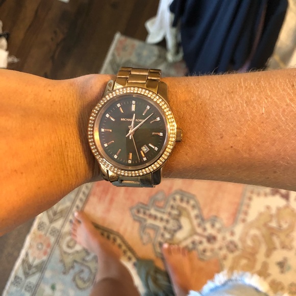 Michael Kors rose gold watch - Picture 2 of 2